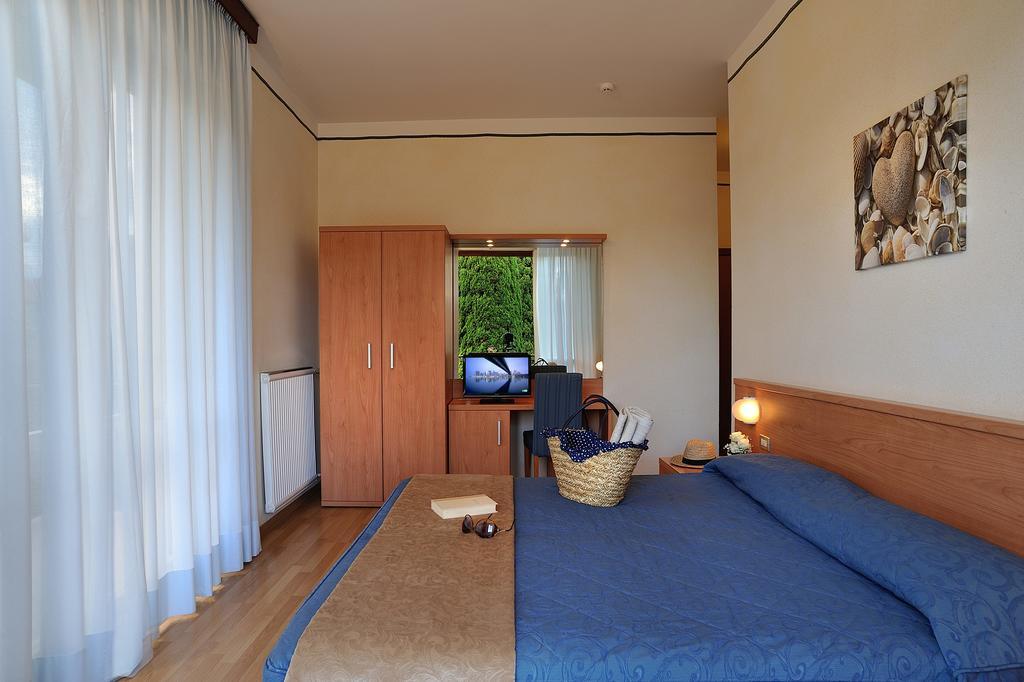 דיאנו מרינה Raffy Family & Bike Hotel מראה חיצוני תמונה