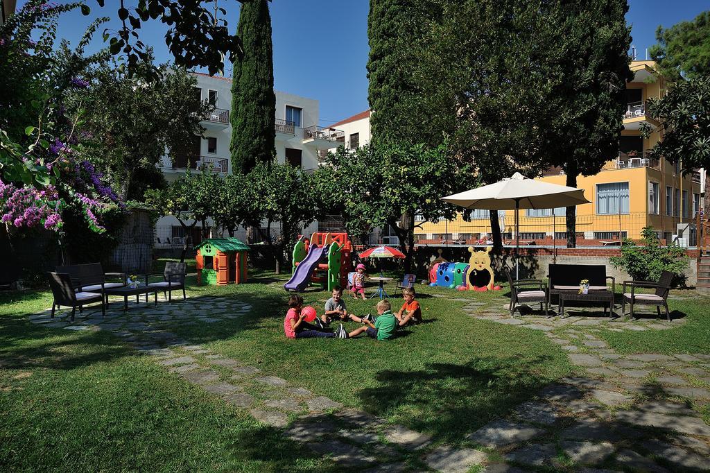 דיאנו מרינה Raffy Family & Bike Hotel מראה חיצוני תמונה